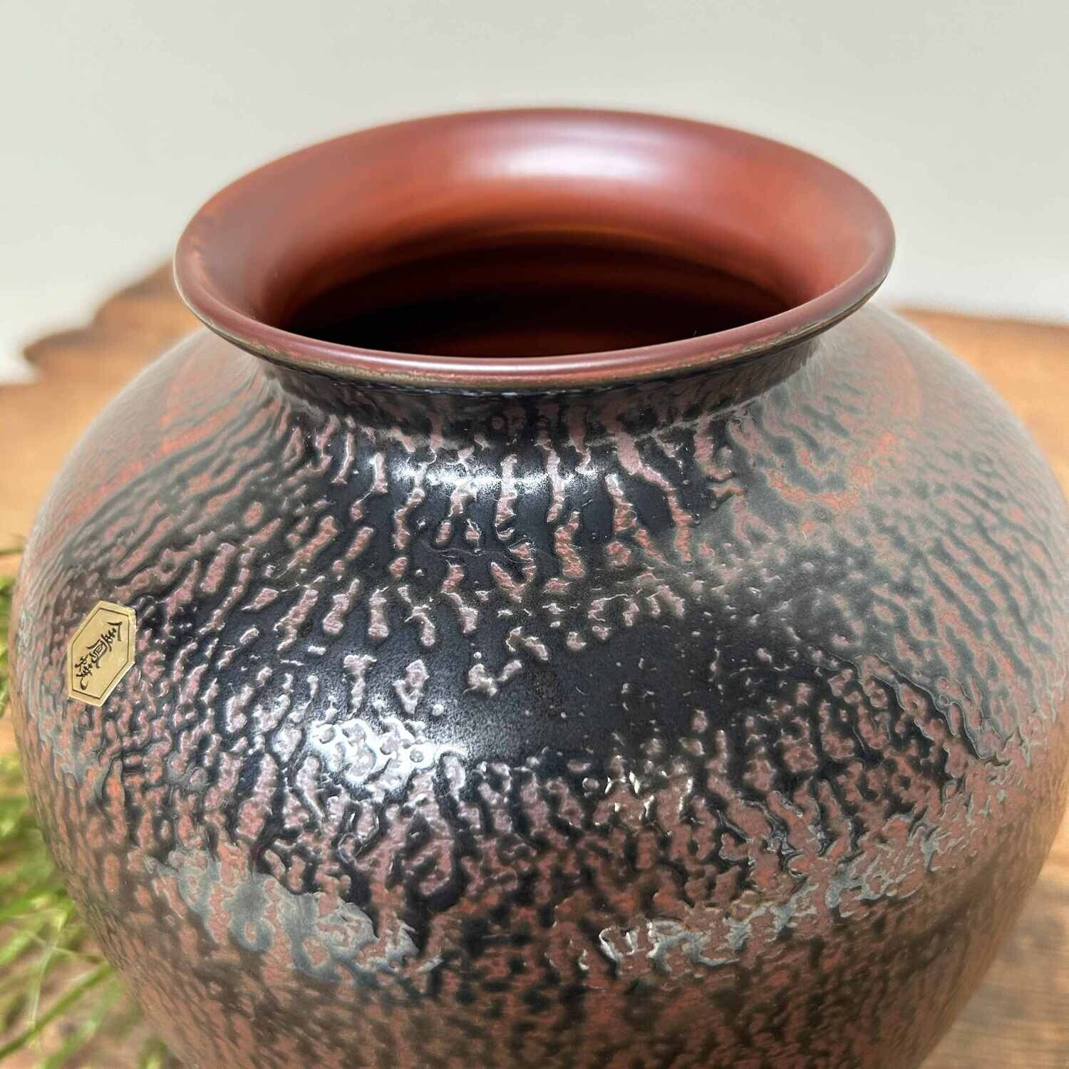 Kinpōyaki 金鳳燒 Earthenware Ikebana, Kanazawa, Japan.