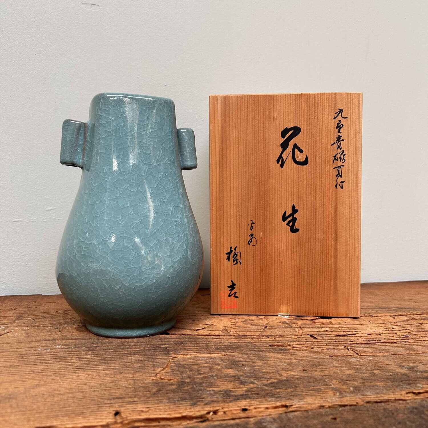 Mid Century Celadon Ikebana Bloemenvaas, Tachikichi, Japan.