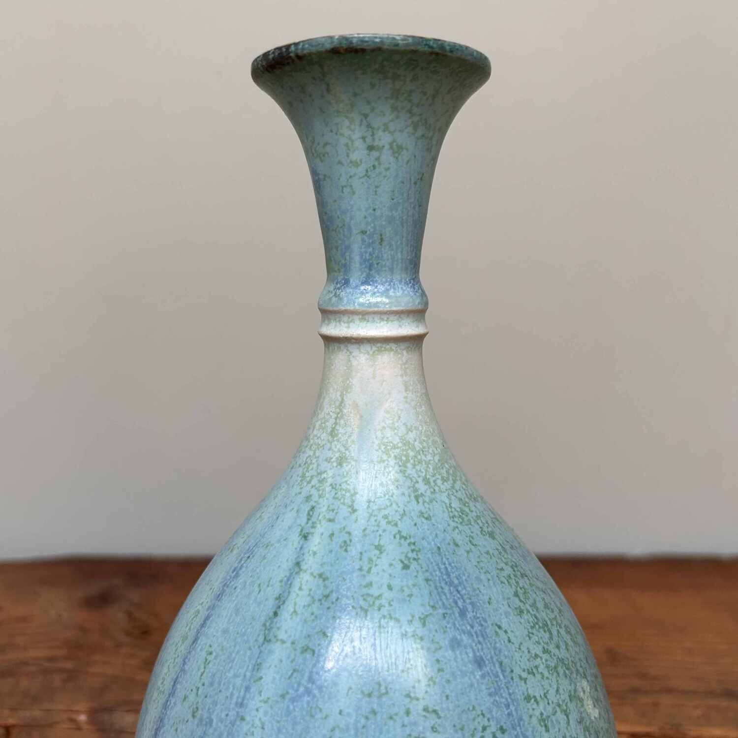 Kiyomizu Ware Ikebana Flower Vase, Kyoto, Japan.