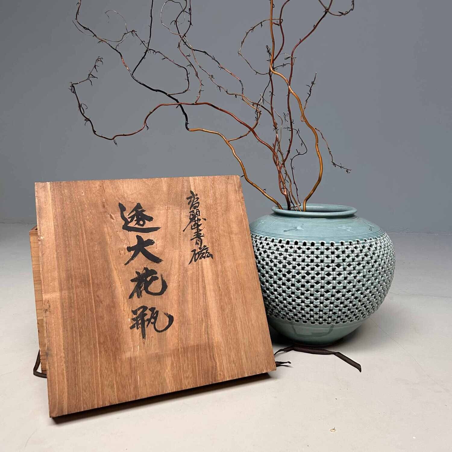 Tsuyoshi Celadon Ikebana, Crane, Gallery Noguchi, Nogata City, Japan.