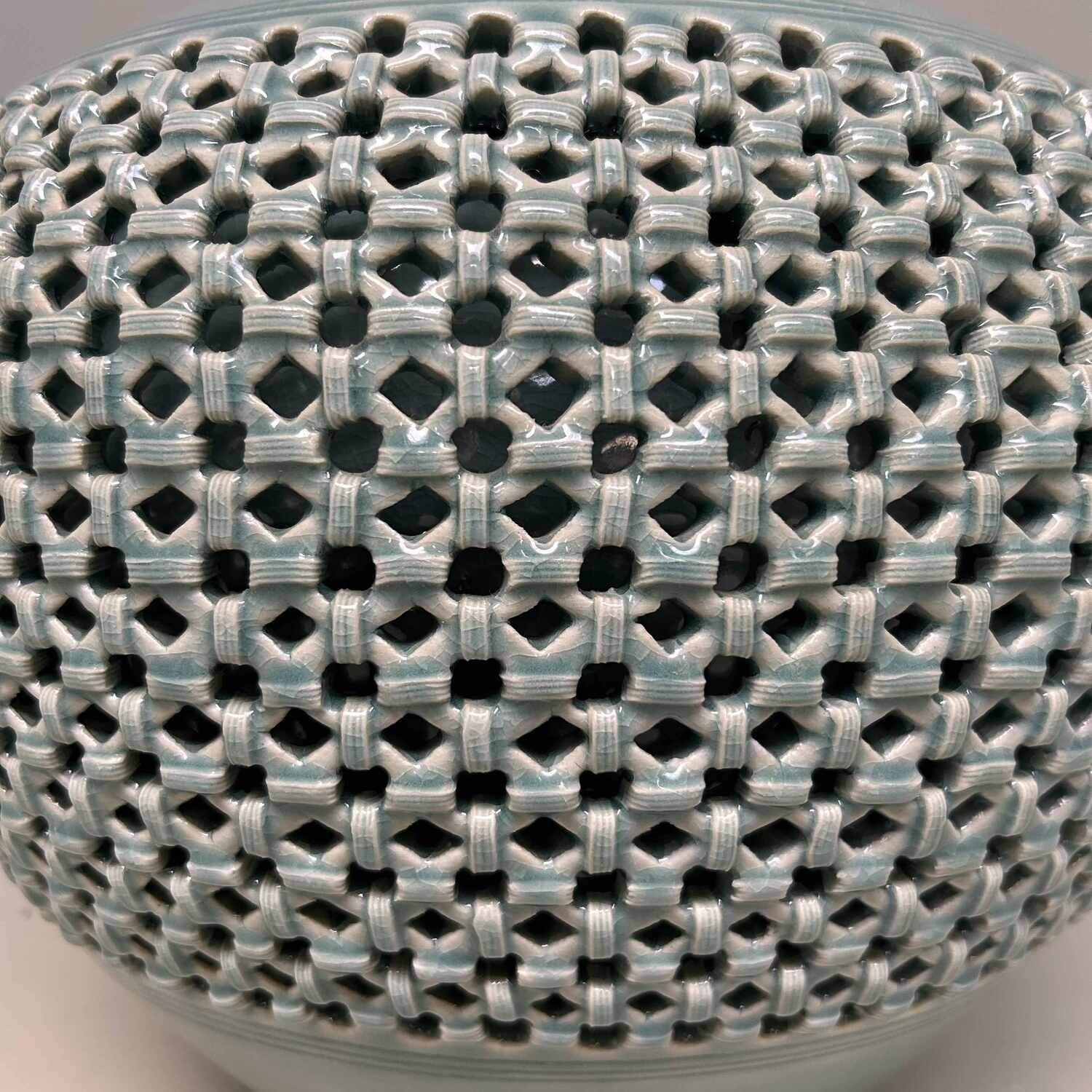 Tsuyoshi Celadon Ikebana, Crane, Gallery Noguchi, Nogata City, Japan.