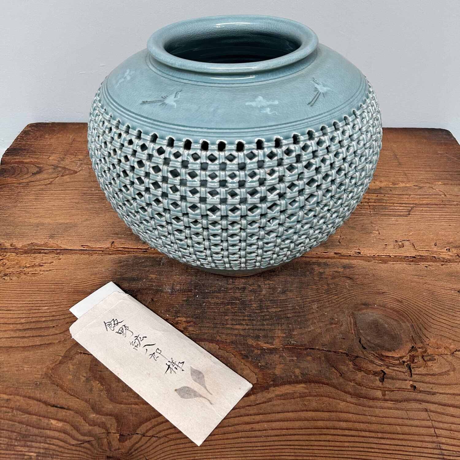 Tsuyoshi Celadon Ikebana, Crane, Gallery Noguchi, Nogata City, Japan.