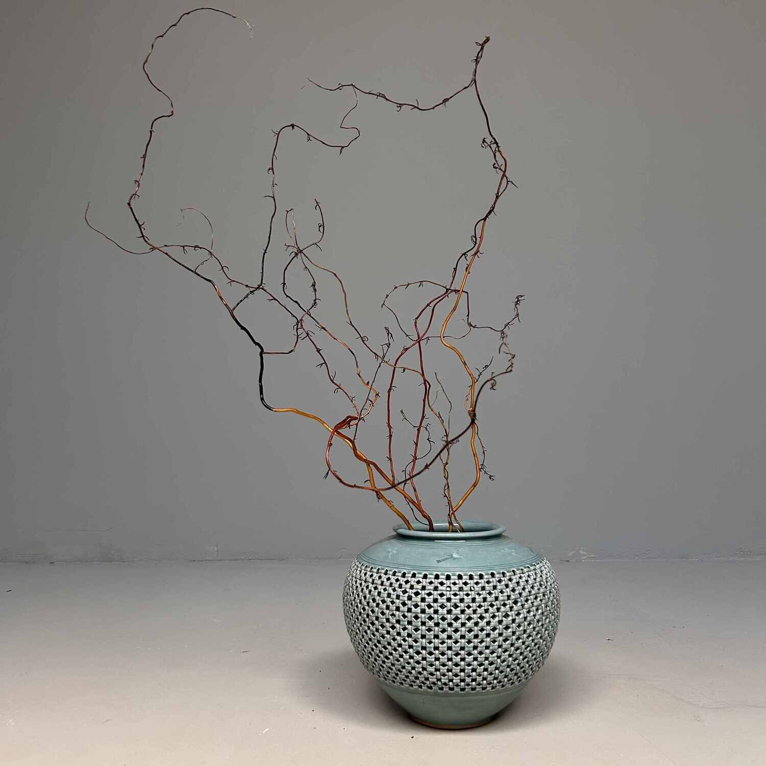 Tsuyoshi Celadon Ikebana, Crane, Gallery Noguchi, Nogata City, Japan.