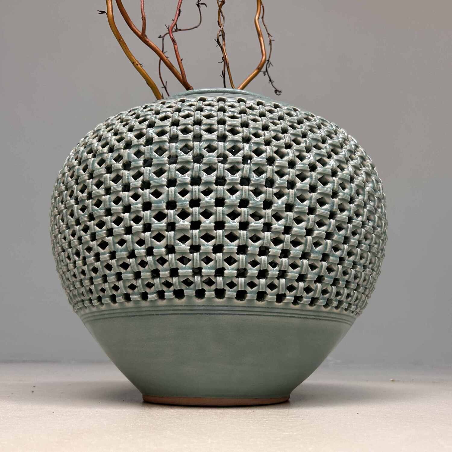 Tsuyoshi Celadon Ikebana, Crane, Gallery Noguchi, Nogata City, Japan.