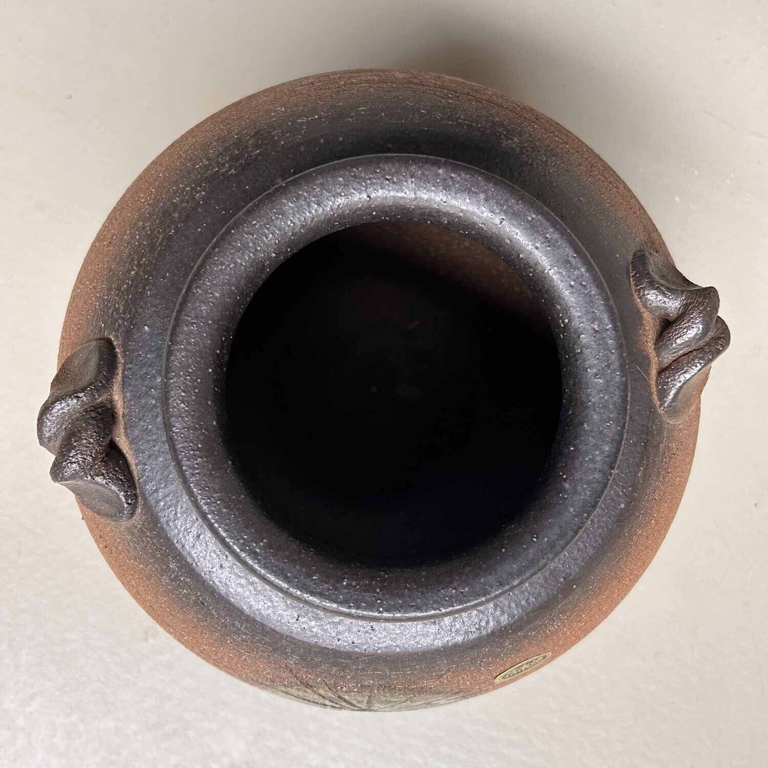 Mid Century Shigaraki Ikebana Bloemenvaas, Japan. Mid Century Shigaraki Ikebana Bloemenvaas, Japan.