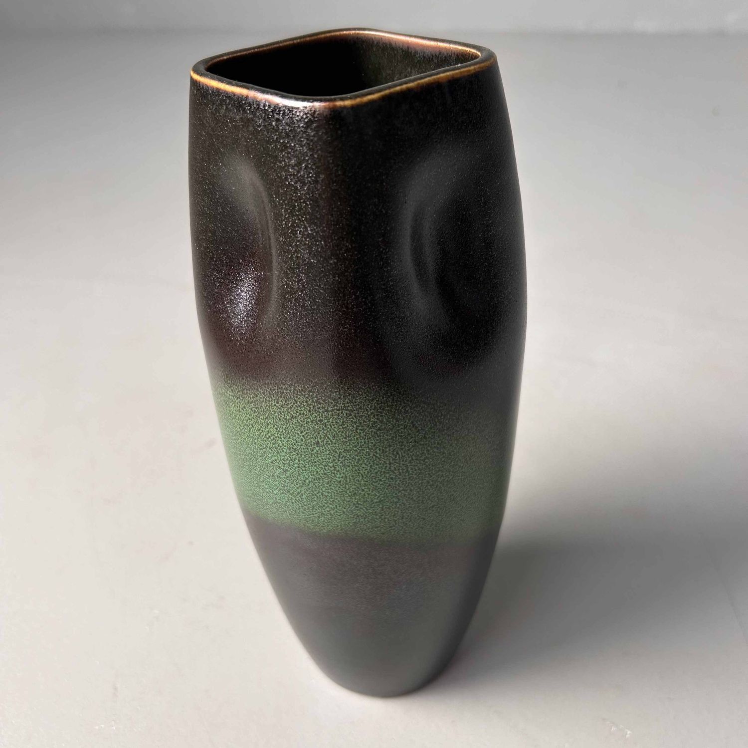 Hisui Kyoyaki, Tachikichi, 'Jade', Ikebana Flower Vase, Japan.