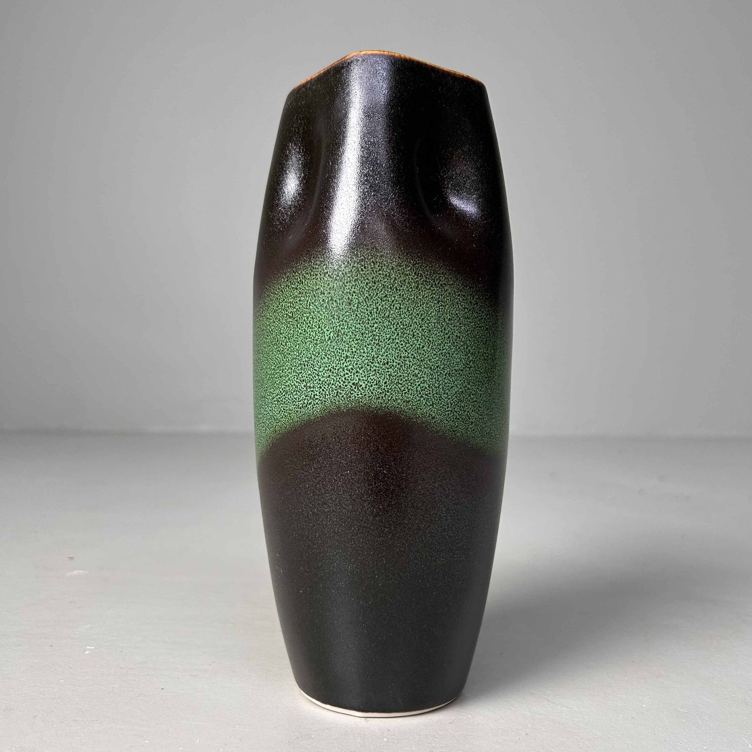 Hisui Kyoyaki, Tachikichi, 'Jade', Ikebana Flower Vase, Japan.