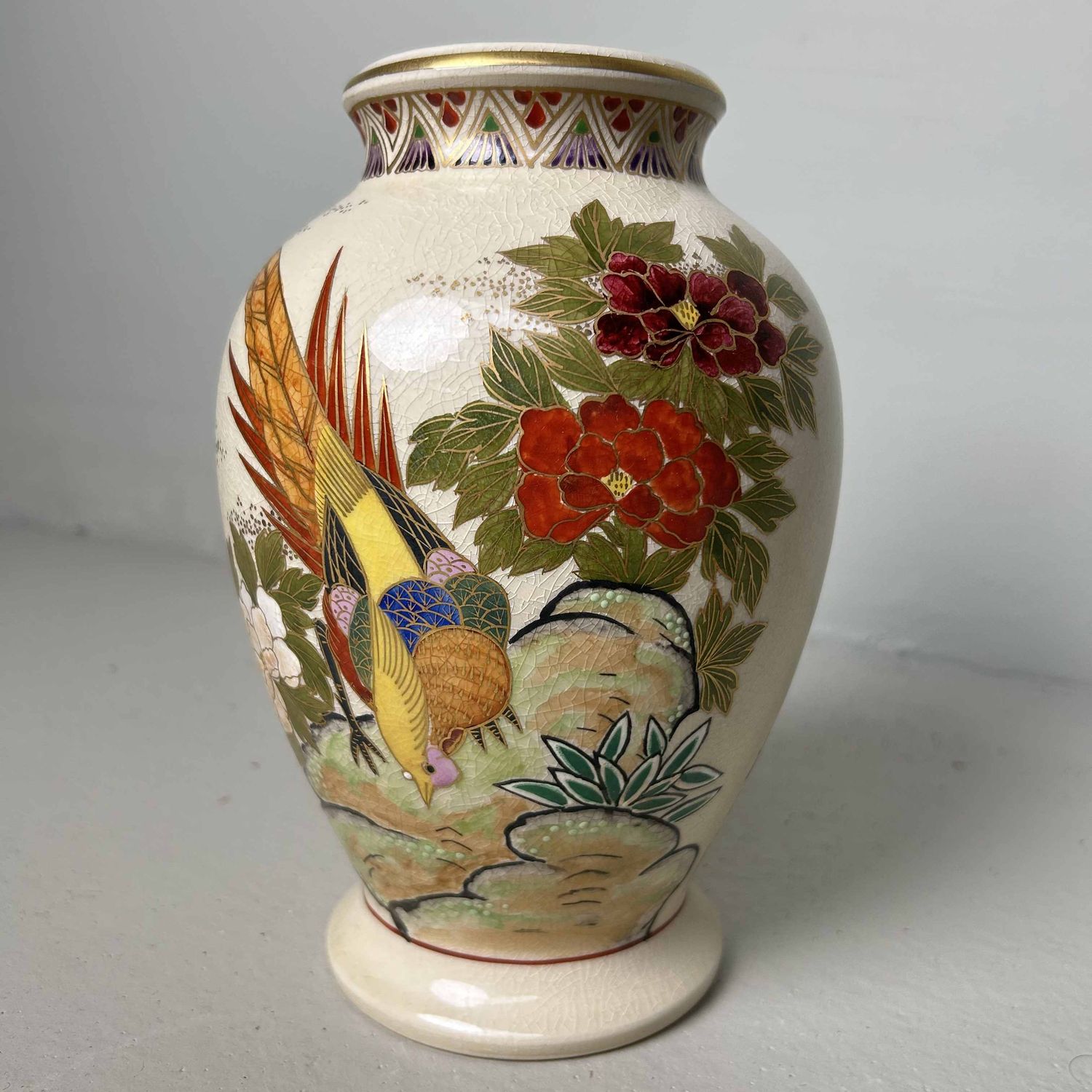 Japanese Satsuma Ikebana Flower Vase, Shōwa Period.