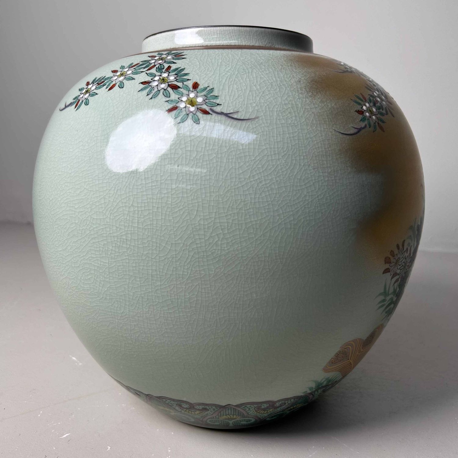 Traditionele Kutani Ware Ikebana Bloemenvaas, Shōwa-periode, Japan. Traditionele Kutani Ware Ikebana Bloemenvaas, Shōwa-periode, Japan.