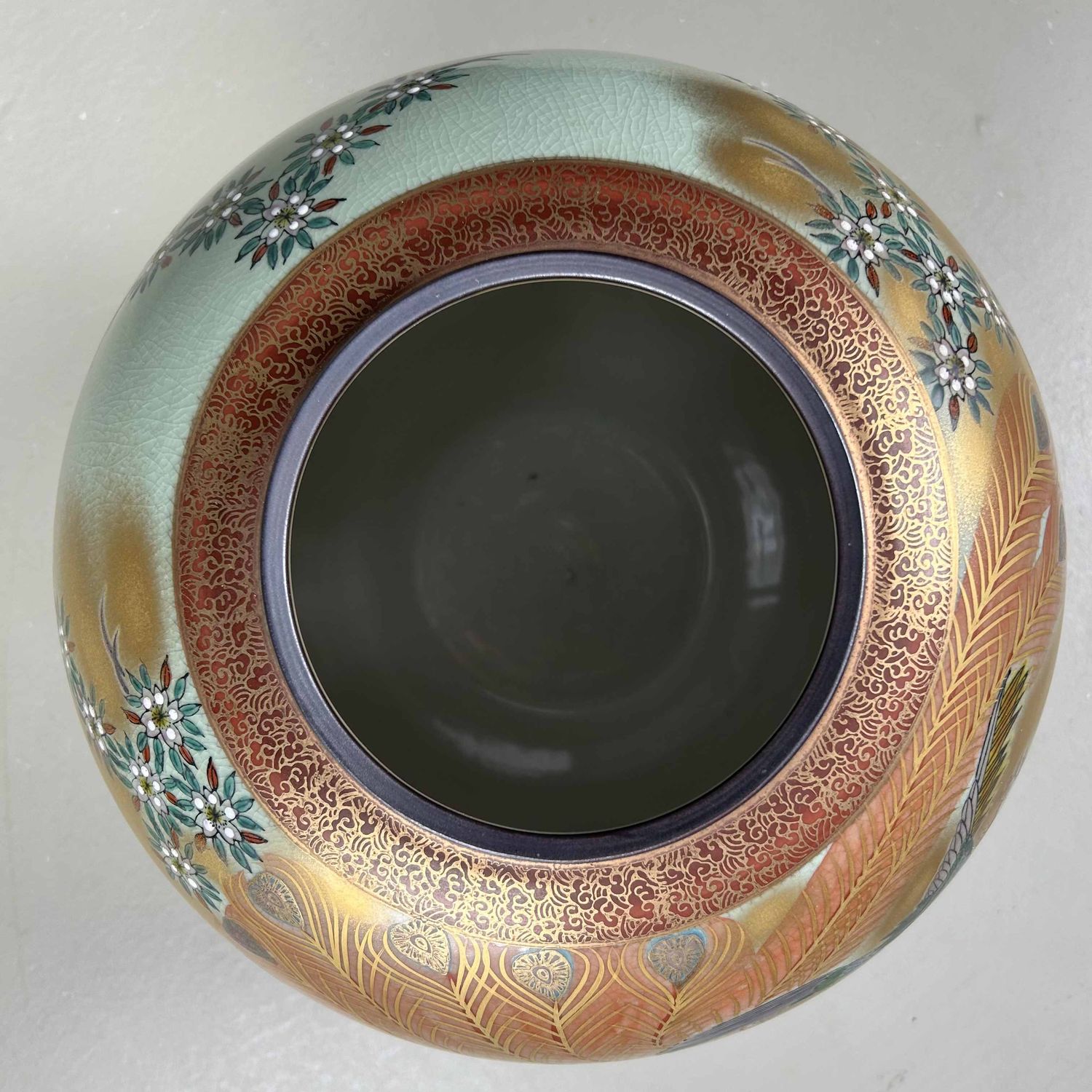 Traditionele Kutani Ware Ikebana Bloemenvaas, Shōwa-periode, Japan. Traditionele Kutani Ware Ikebana Bloemenvaas, Shōwa-periode, Japan.