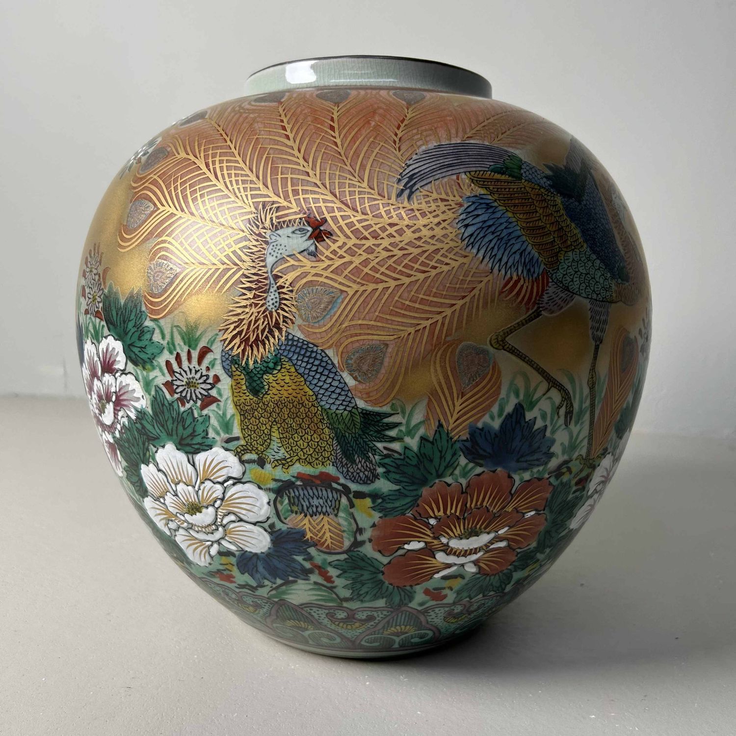 Traditionele Kutani Ware Ikebana Bloemenvaas, Shōwa-periode, Japan. Traditionele Kutani Ware Ikebana Bloemenvaas, Shōwa-periode, Japan.