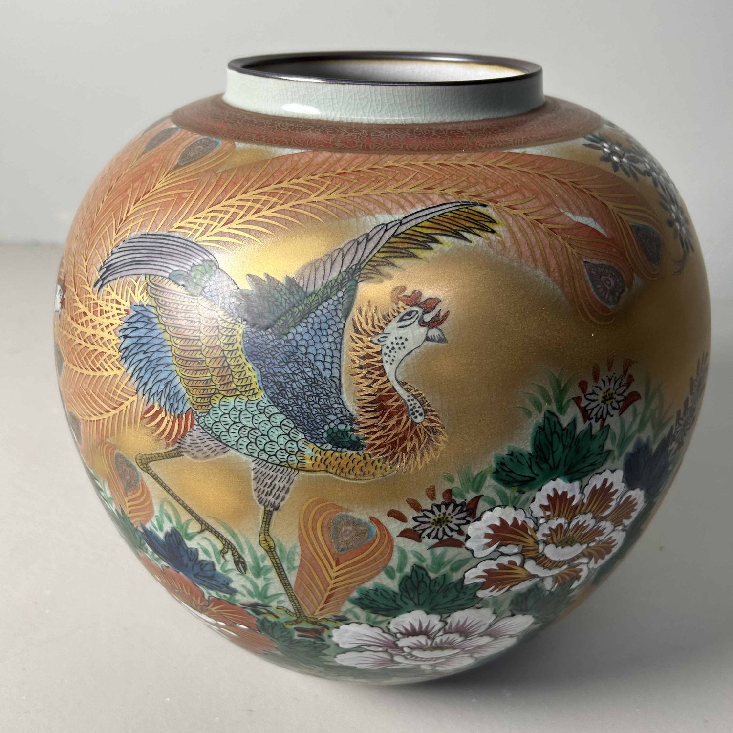 Traditionele Kutani Ware Ikebana Bloemenvaas, Shōwa-periode, Japan. Traditionele Kutani Ware Ikebana Bloemenvaas, Shōwa-periode, Japan.