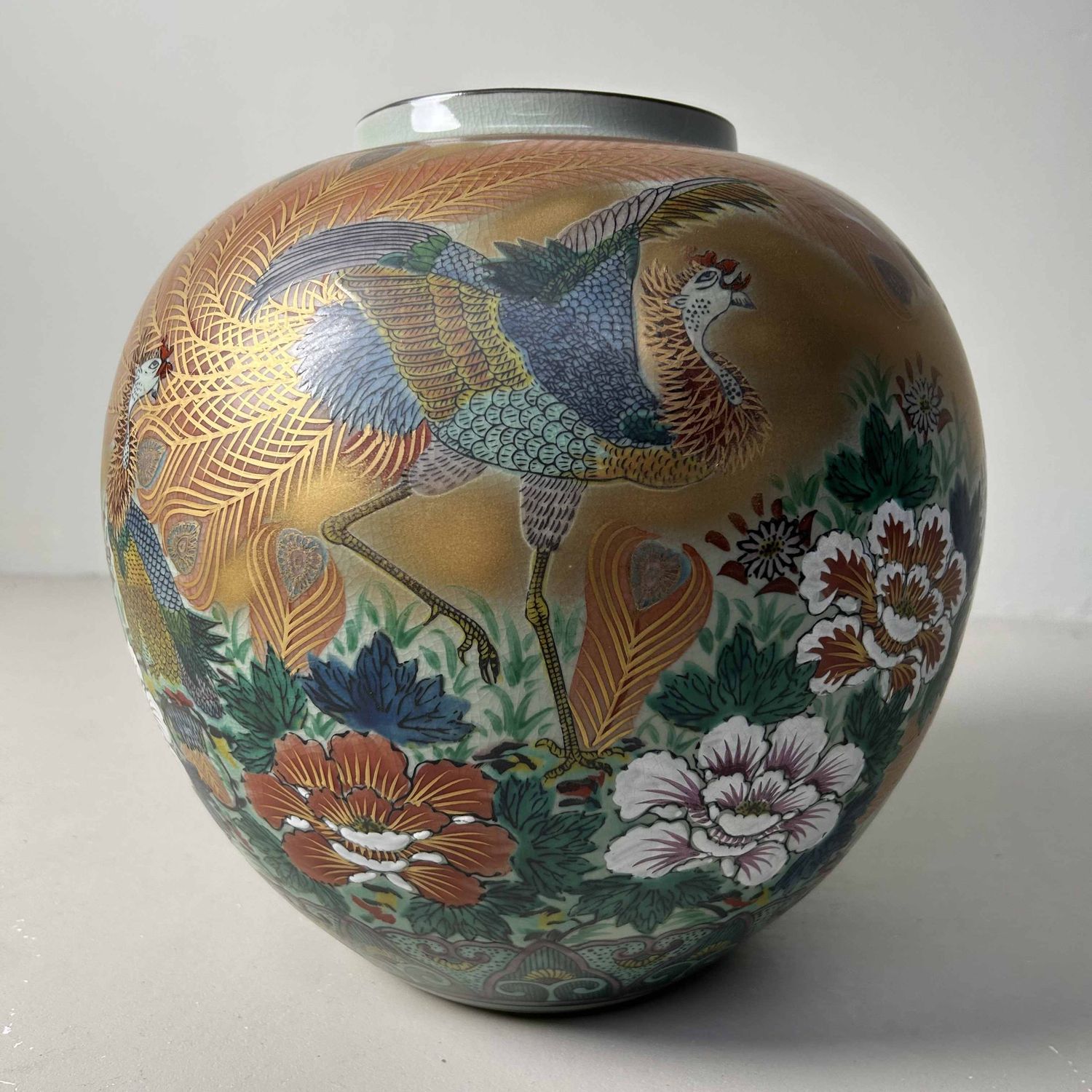 Traditionele Kutani Ware Ikebana Bloemenvaas, Shōwa-periode, Japan. Traditionele Kutani Ware Ikebana Bloemenvaas, Shōwa-periode, Japan.