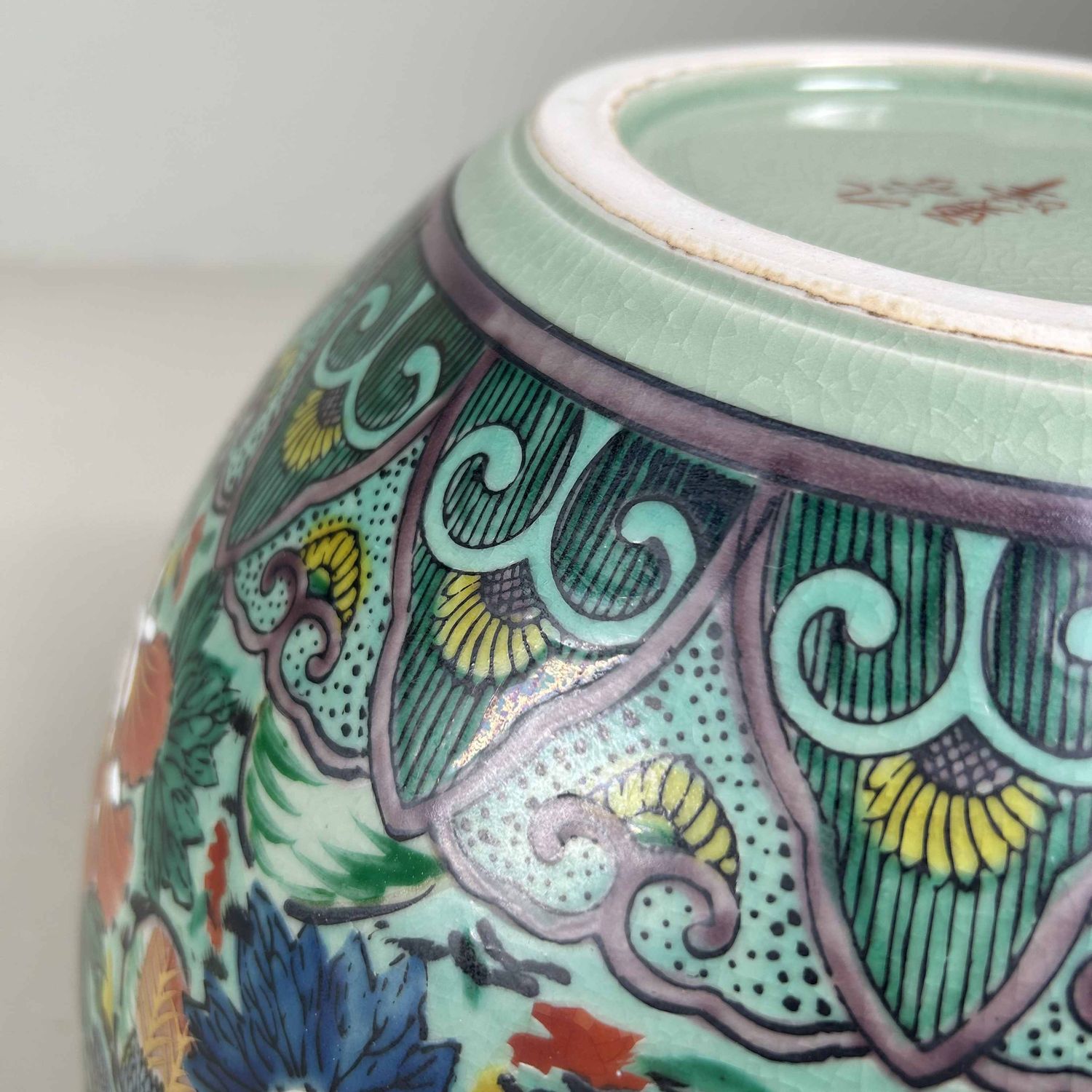 Traditionele Kutani Ware Ikebana Bloemenvaas, Shōwa-periode, Japan. Traditionele Kutani Ware Ikebana Bloemenvaas, Shōwa-periode, Japan.