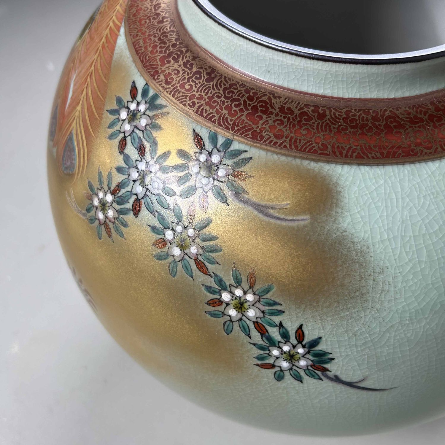 Traditionele Kutani Ware Ikebana Bloemenvaas, Shōwa-periode, Japan. Traditionele Kutani Ware Ikebana Bloemenvaas, Shōwa-periode, Japan.