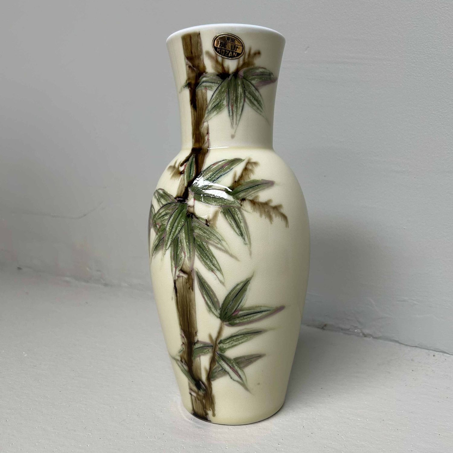 Porcelain Ikebana Flower Vase, Kozan Arita, Shōwa Era, Japan.
