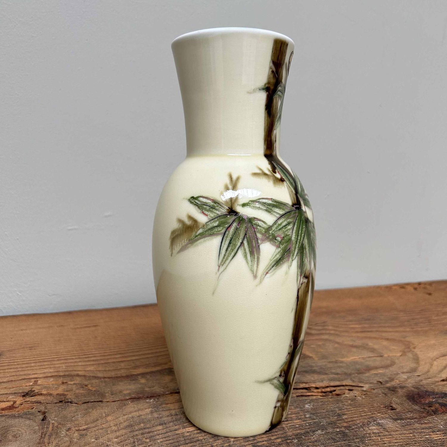Porcelain Ikebana Flower Vase, Kozan Arita, Shōwa Era, Japan.