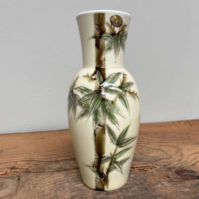 Porcelain Ikebana Flower Vase, Kozan Arita, Shōwa Era, Japan.