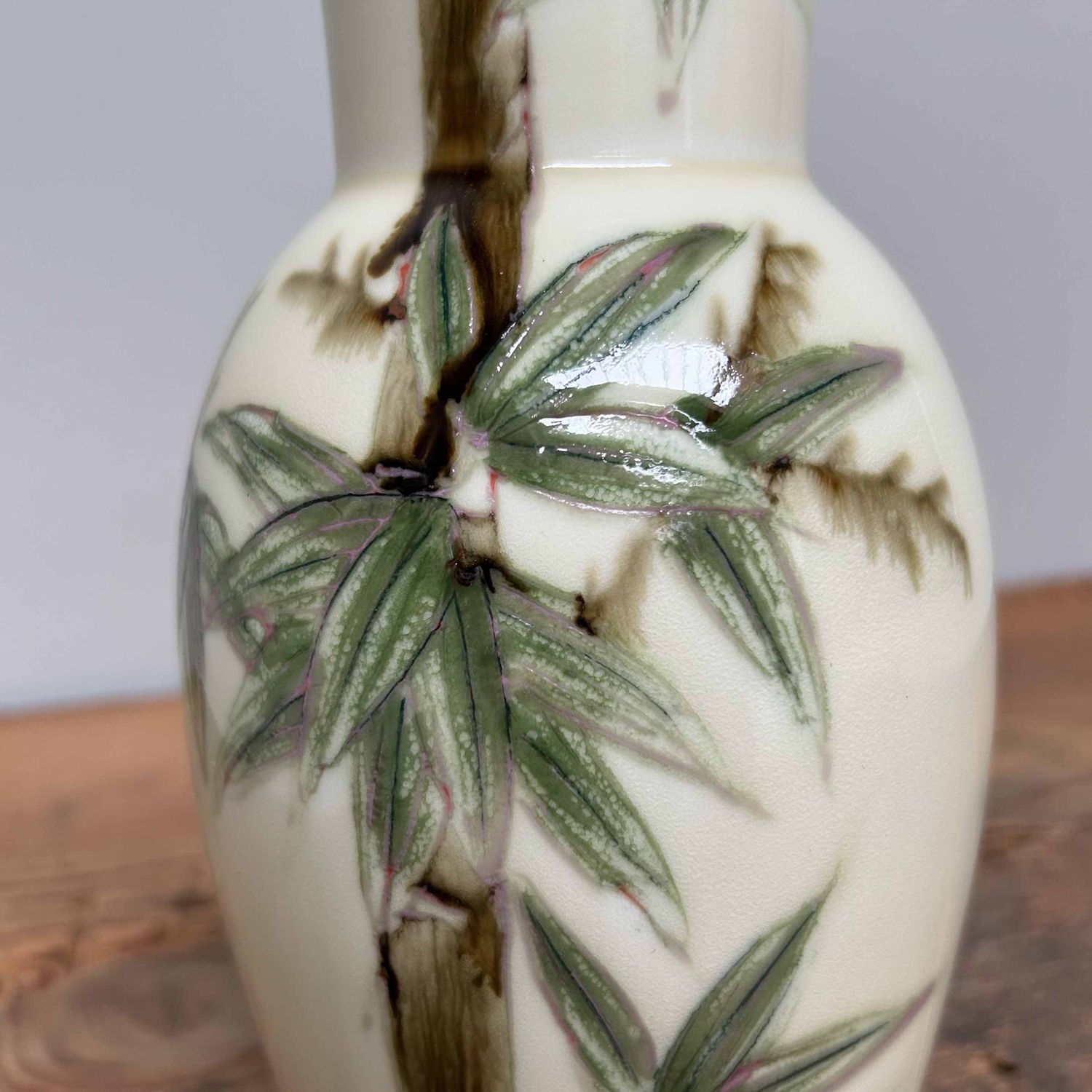 Porcelain Ikebana Flower Vase, Kozan Arita, Shōwa Era, Japan.