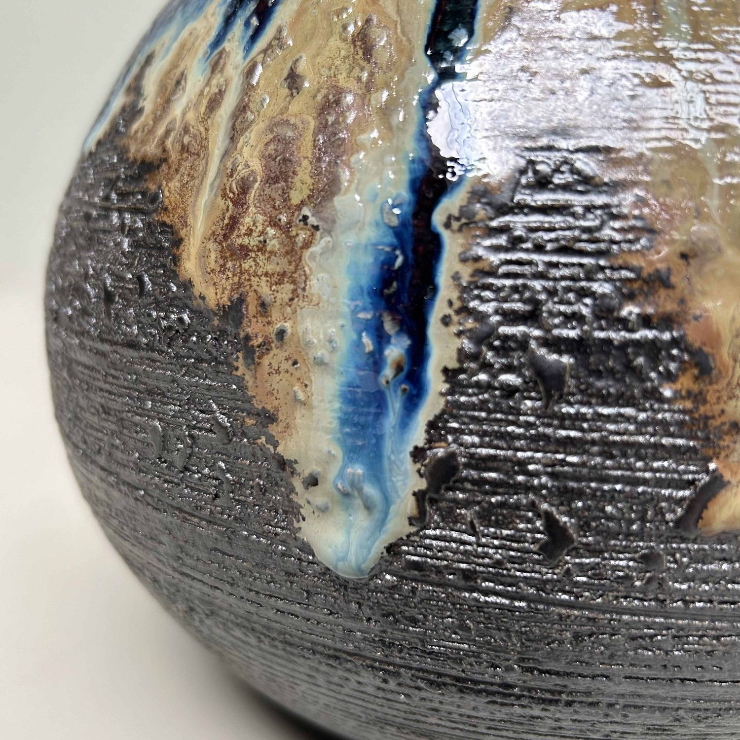 Shigaraki-Yaki Ikebana Bloemenvaas,  Shōwa-periode, Japan.