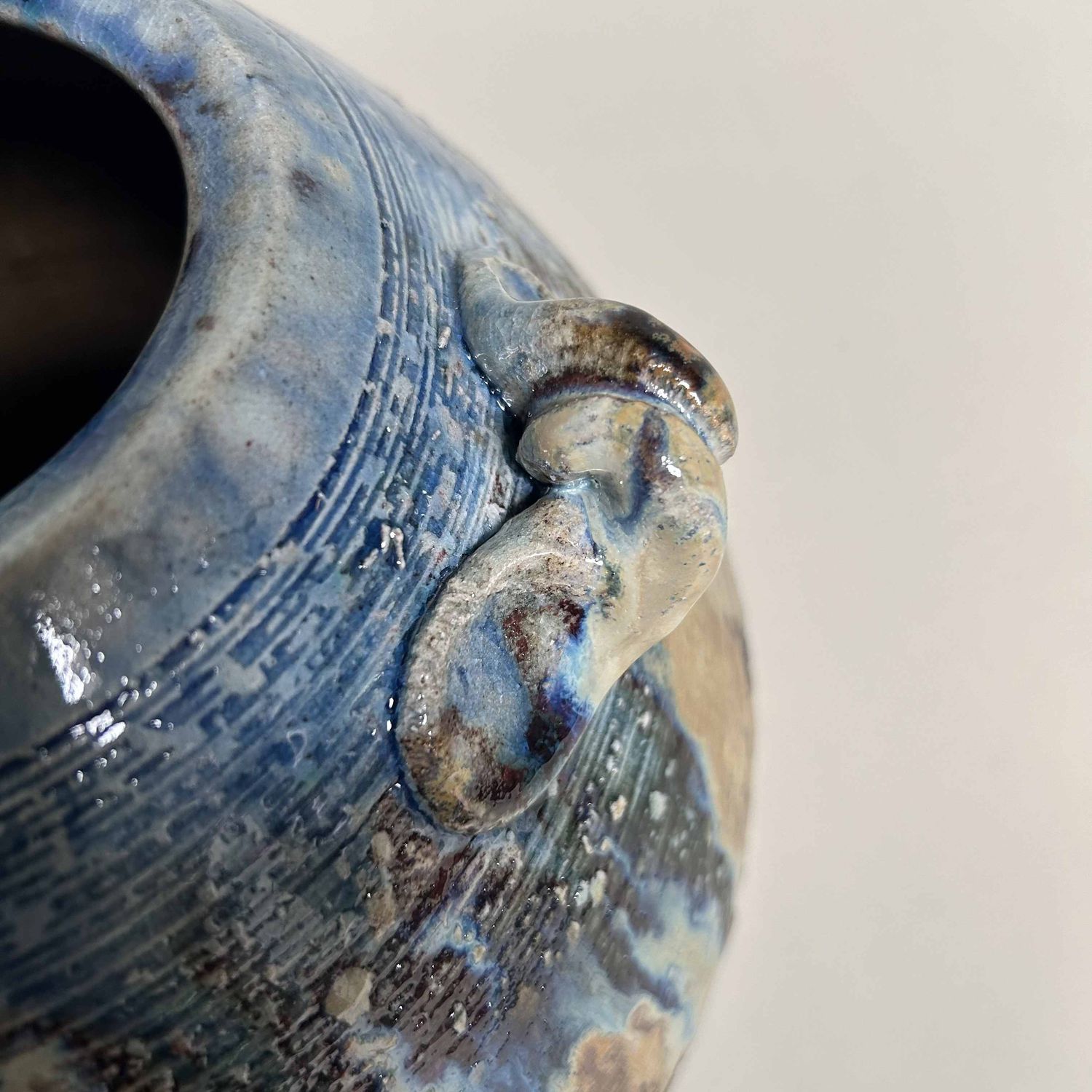 Shigaraki-Yaki Ikebana Bloemenvaas,  Shōwa-periode, Japan.