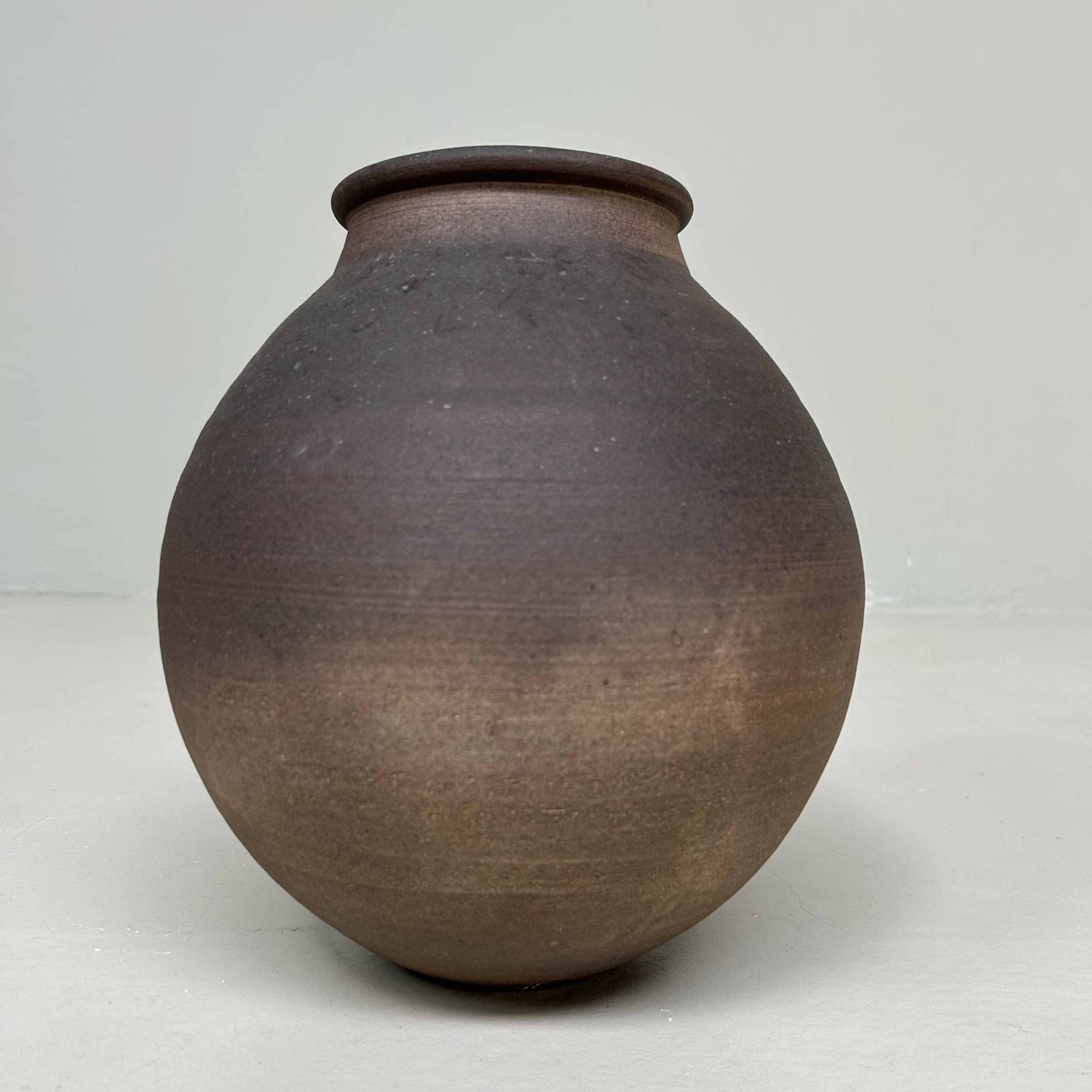 Earthenware Ikebana Flower Vase 'Fire' ひ, Japan.