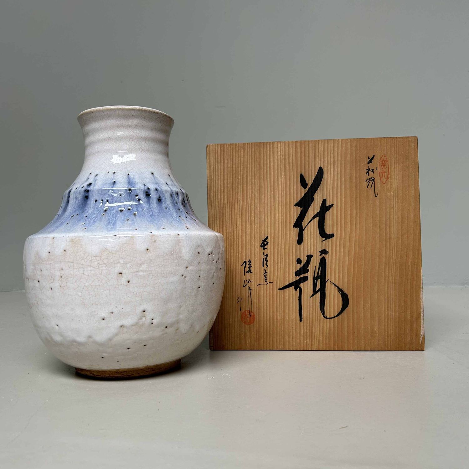Hagi Yaki Ikebana Flower Vase, Nagasawa Seizan Kiln, Japan.