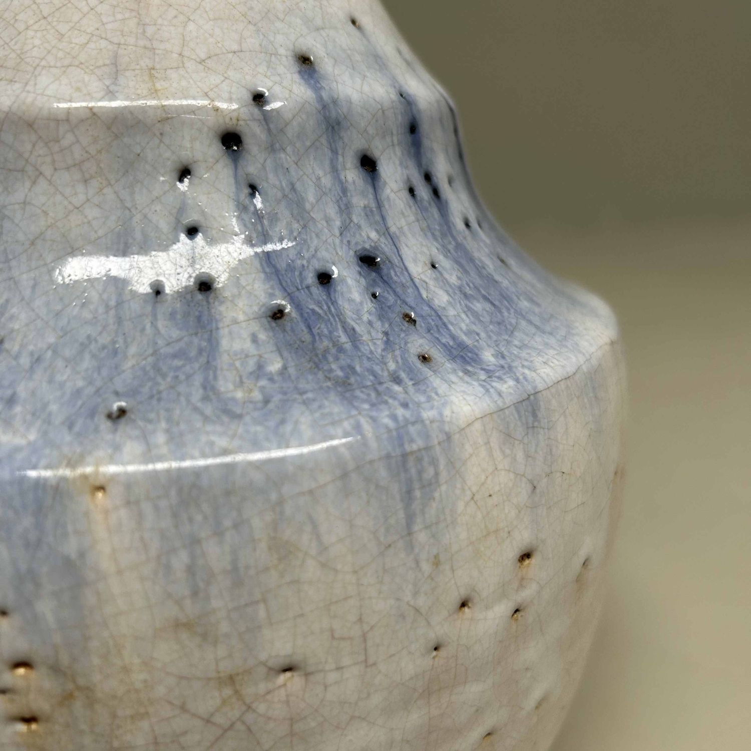 Hagi Yaki Ikebana Flower Vase, Nagasawa Seizan Kiln, Japan.