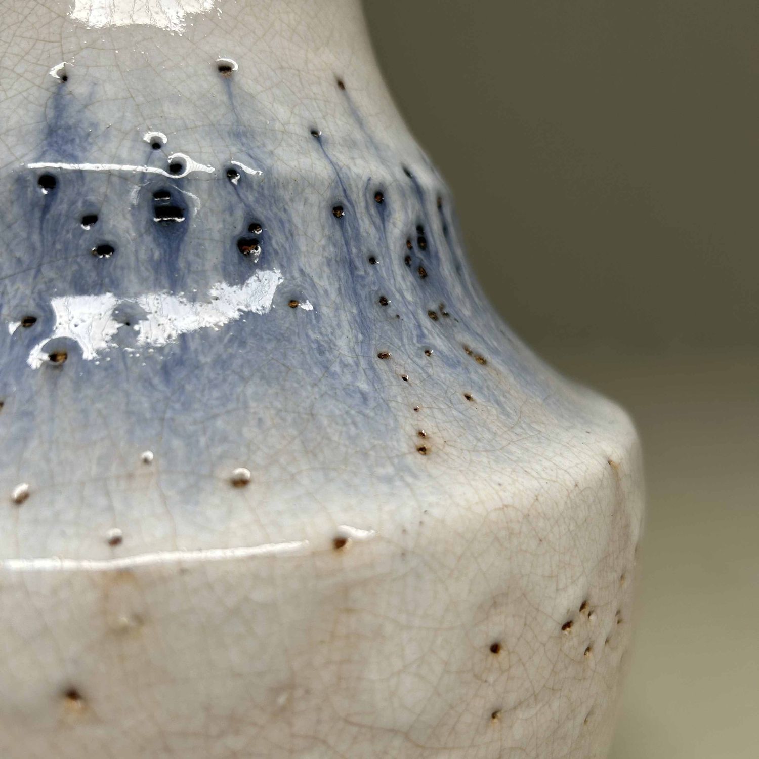 Hagi Yaki Ikebana Flower Vase, Nagasawa Seizan Kiln, Japan.