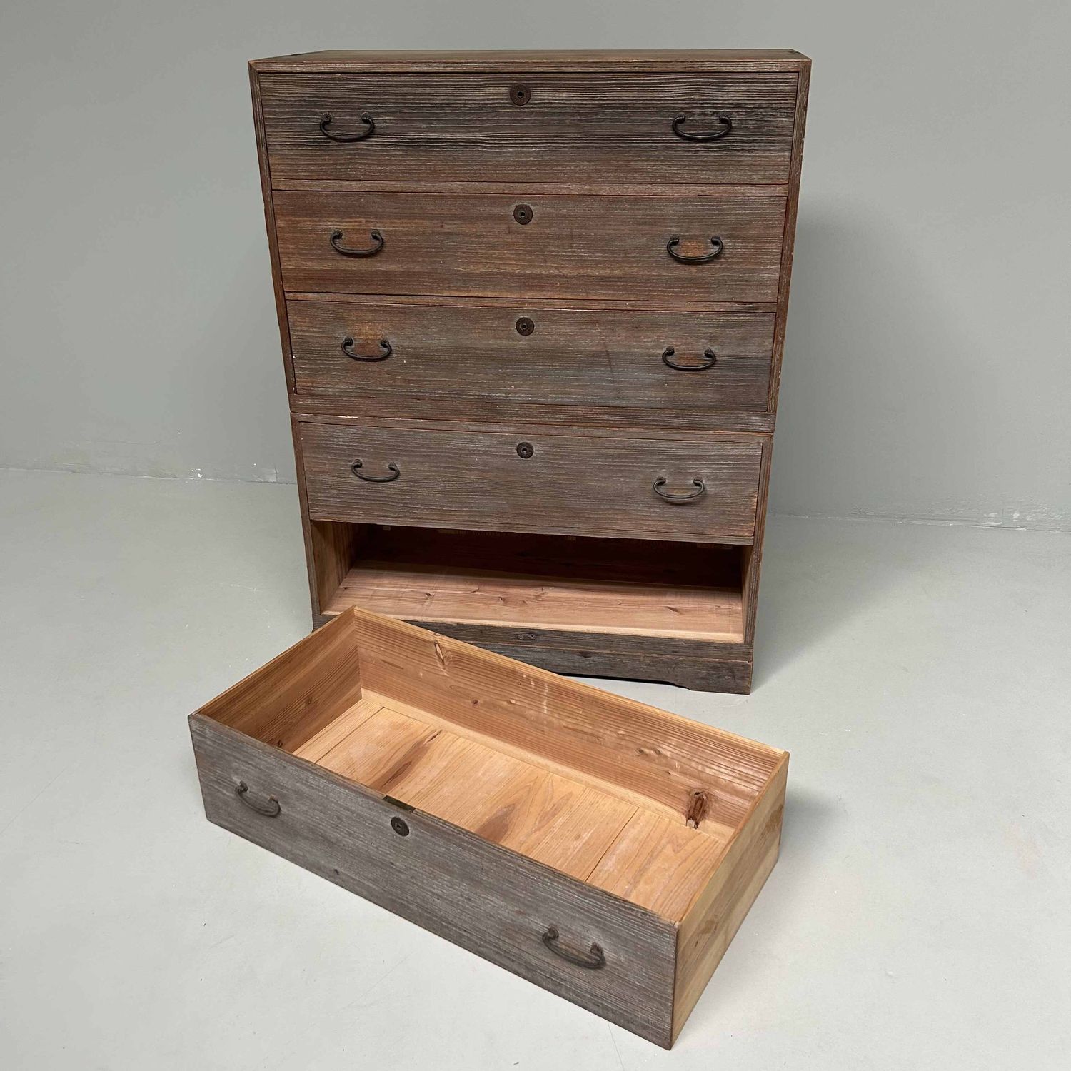 Japanse Kimono Paulownia Tansu Ladekast, Shōwa Periode.