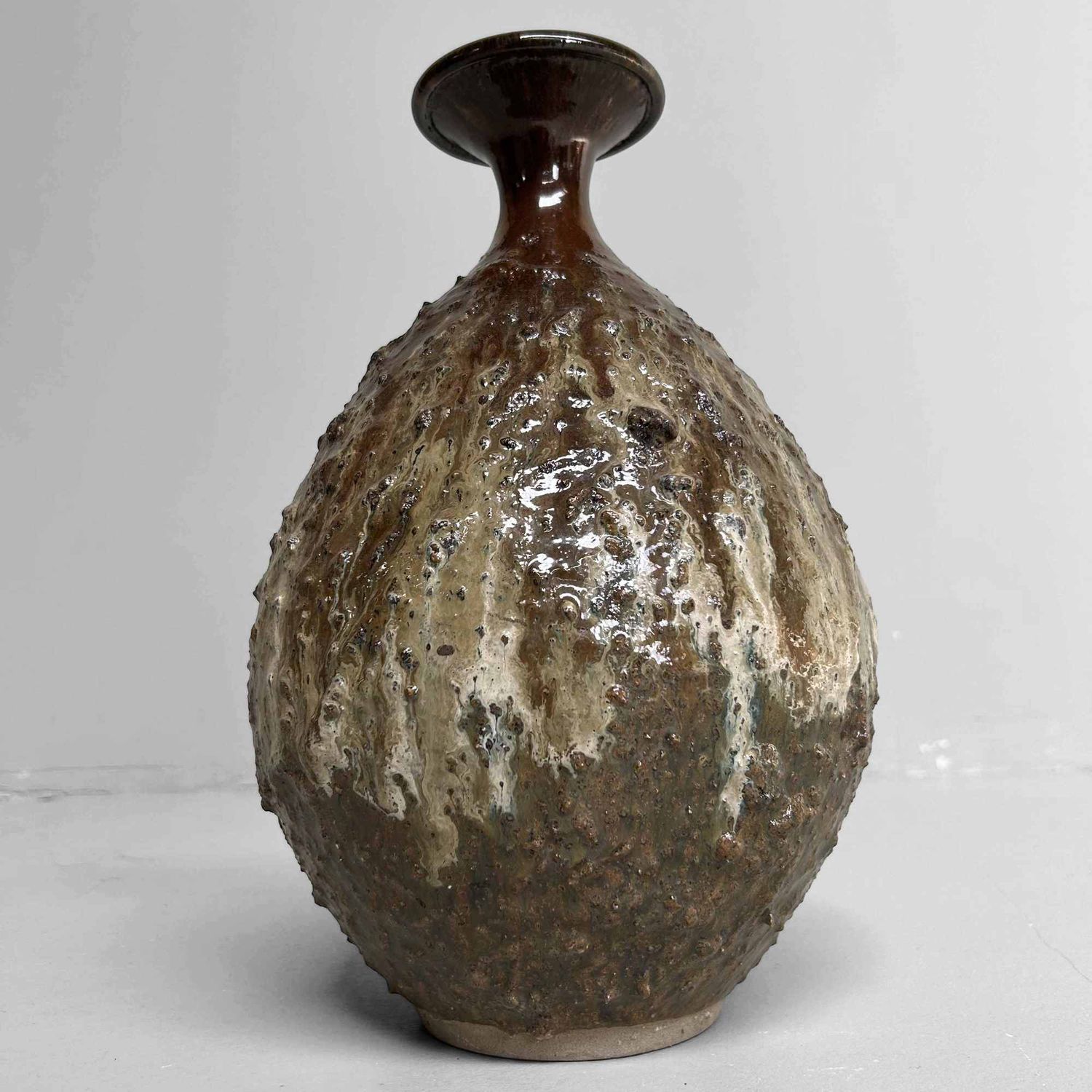 Elegant Bizen-yaki Ikebana Flower Vase, Shōwa Period, Japan.