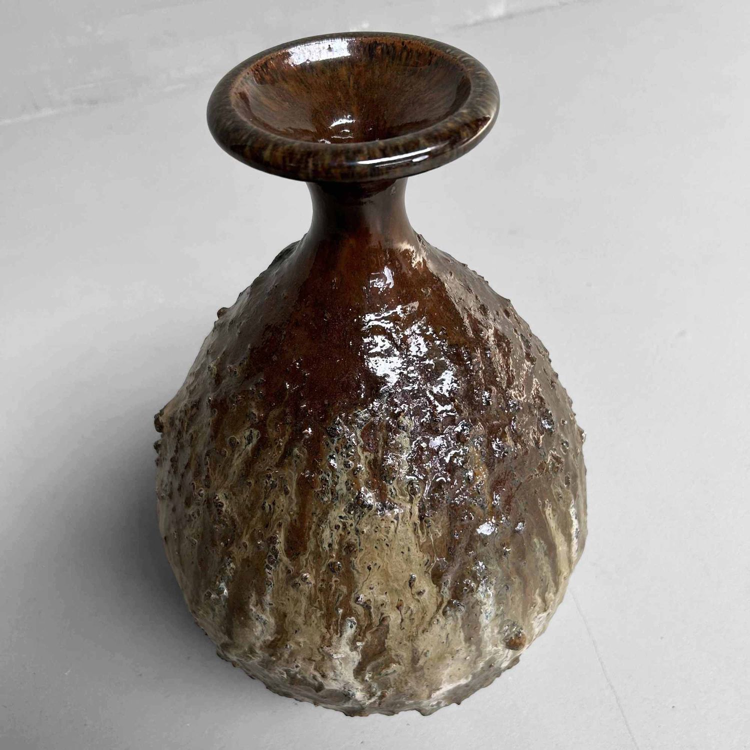 Elegant Bizen-yaki Ikebana Flower Vase, Shōwa Period, Japan.