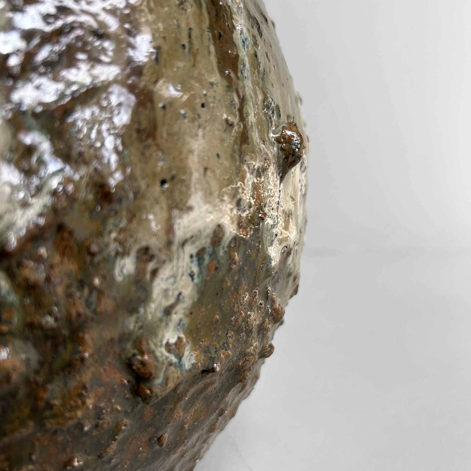 Elegant Bizen-yaki Ikebana Flower Vase, Shōwa Period, Japan.