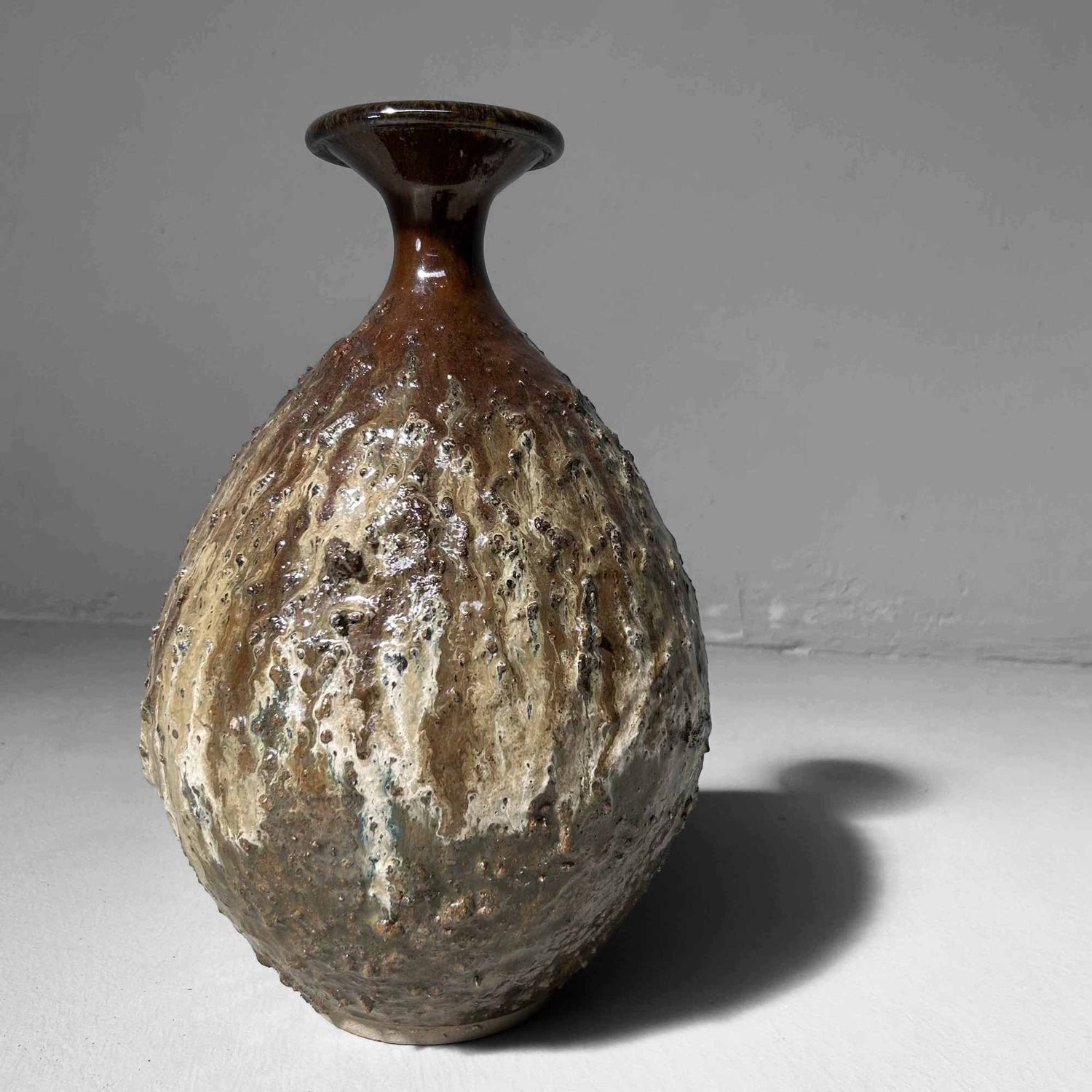 Elegant Bizen-yaki Ikebana Flower Vase, Shōwa Period, Japan.