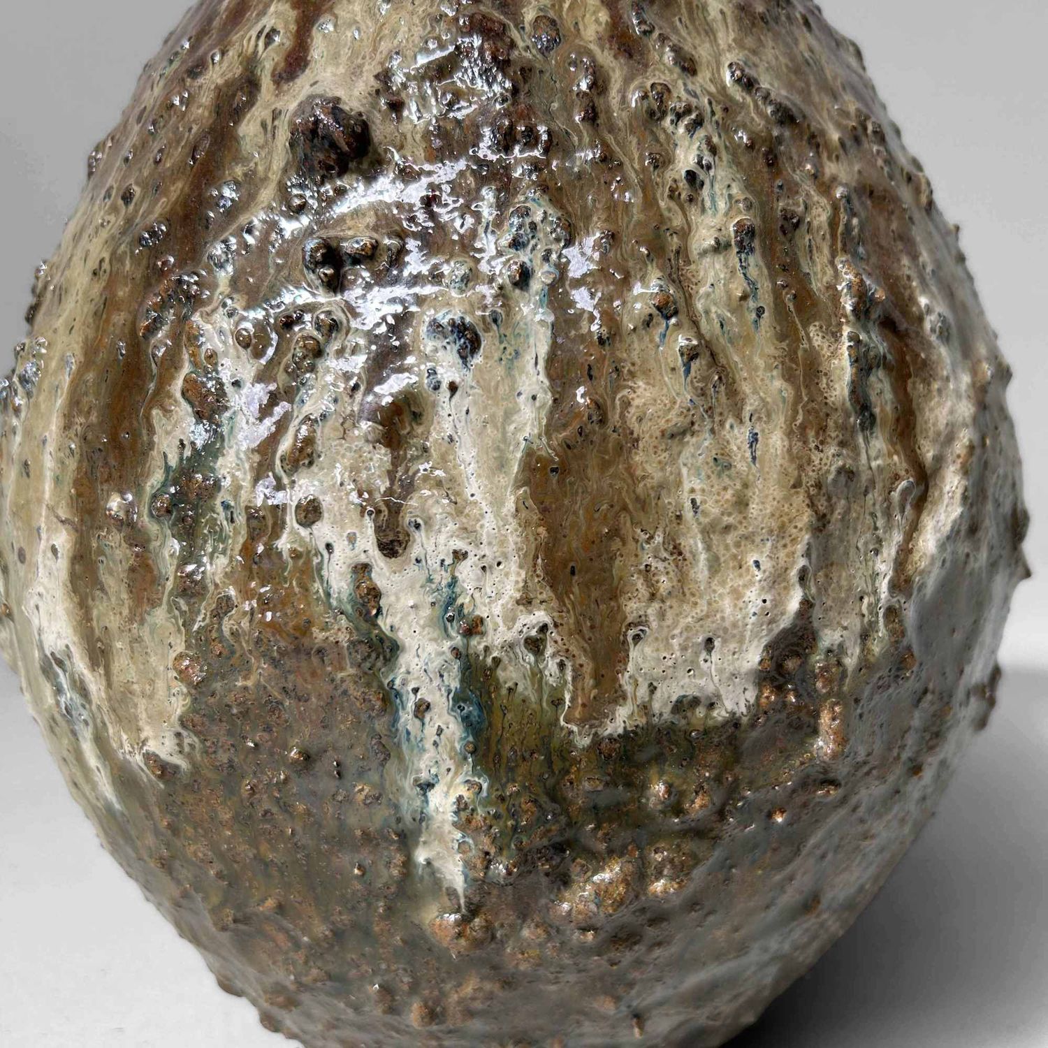 Elegant Bizen-yaki Ikebana Flower Vase, Shōwa Period, Japan.