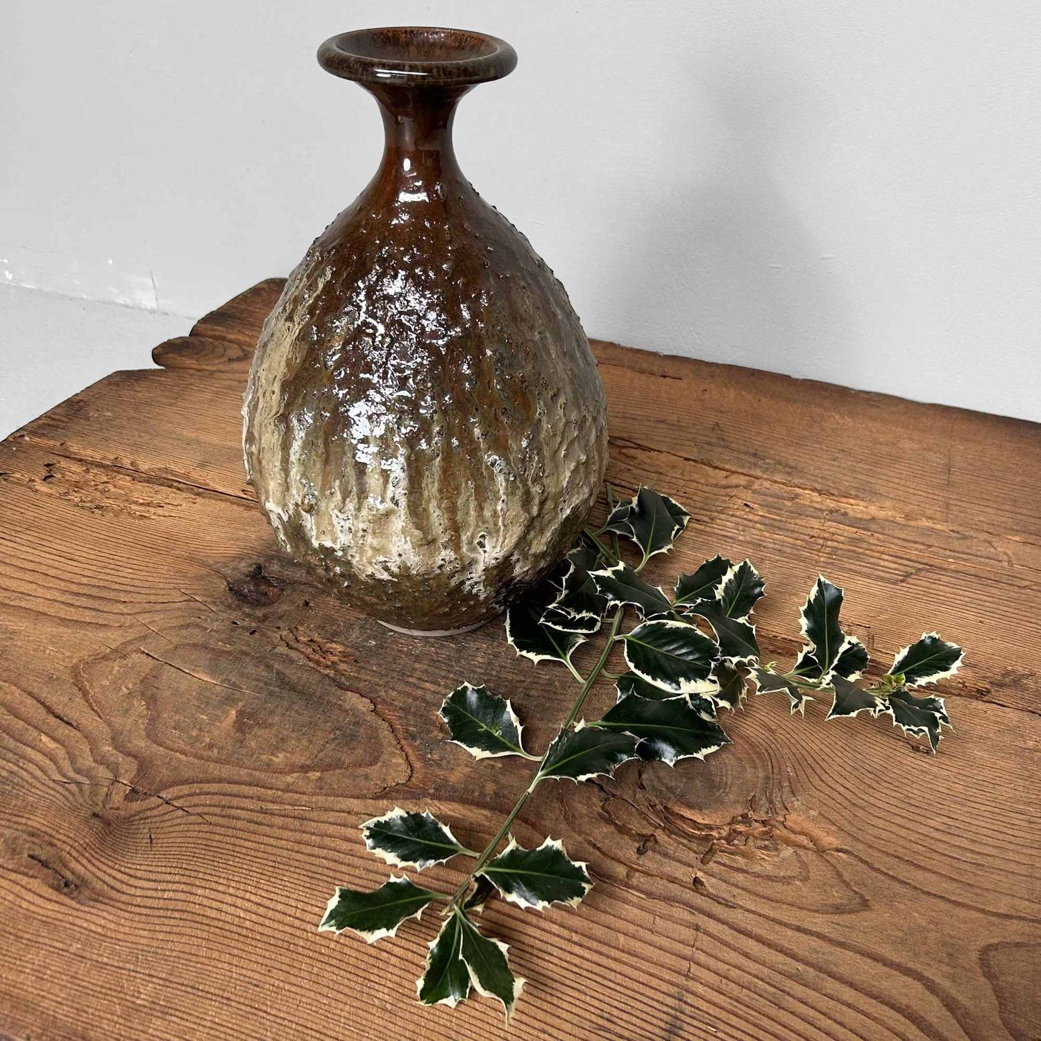 Elegant Bizen-yaki Ikebana Flower Vase, Shōwa Period, Japan.