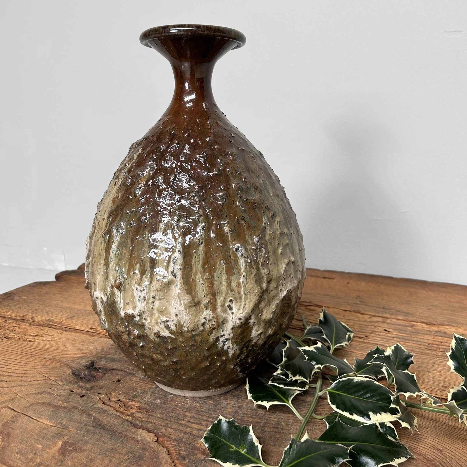 Elegant Bizen-yaki Ikebana Flower Vase, Shōwa Period, Japan.