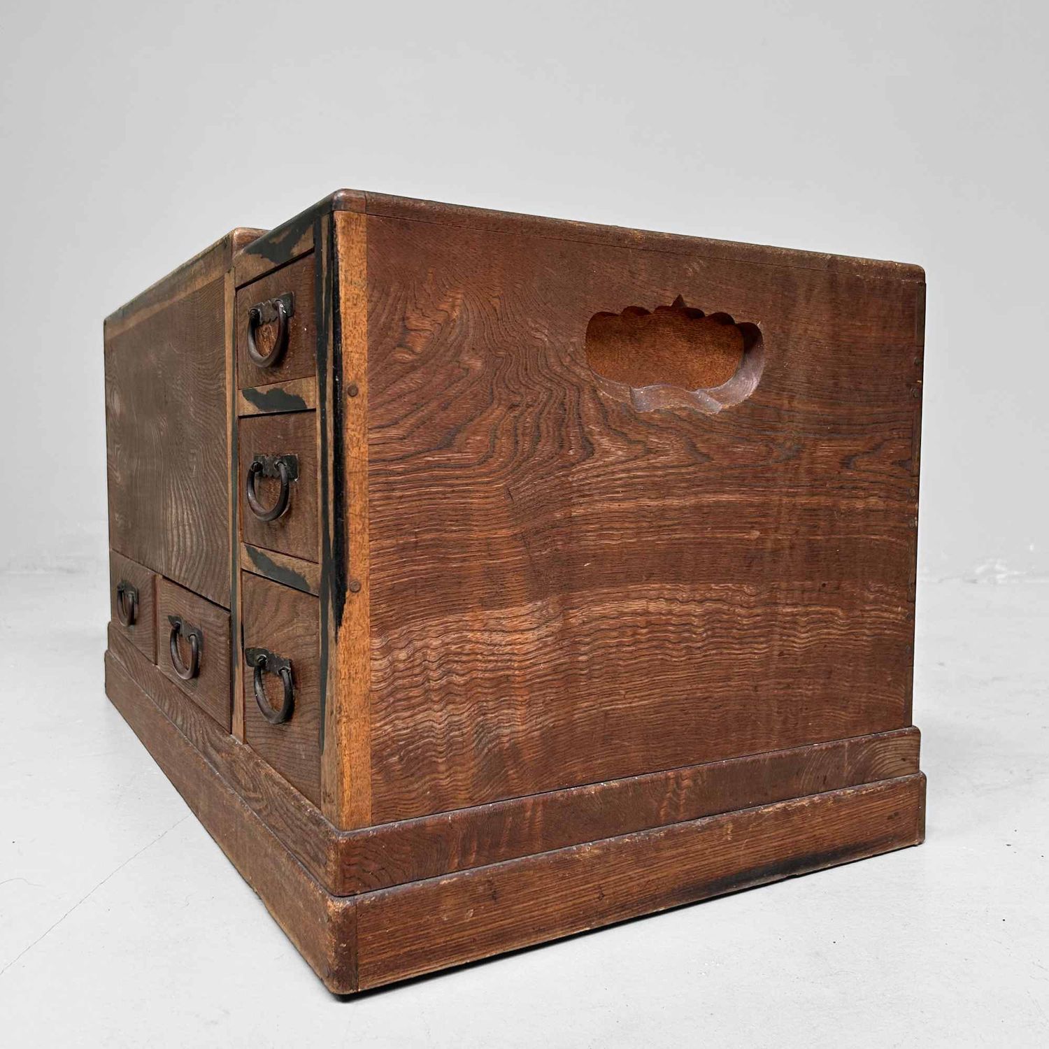 Traditionele Nagahibachi 長火鉢, Meiji-periode, Japan.