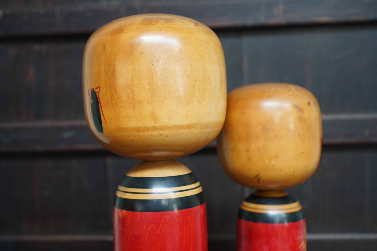 Set van 2 Vintage Traditionele Kokeshi door Kawamura Shoji, 'Bamboe', Japan.