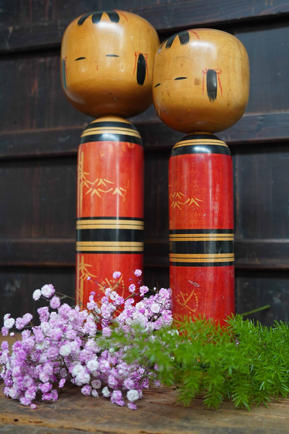 Set van 2 Vintage Traditionele Kokeshi door Kawamura Shoji, 'Bamboe', Japan.