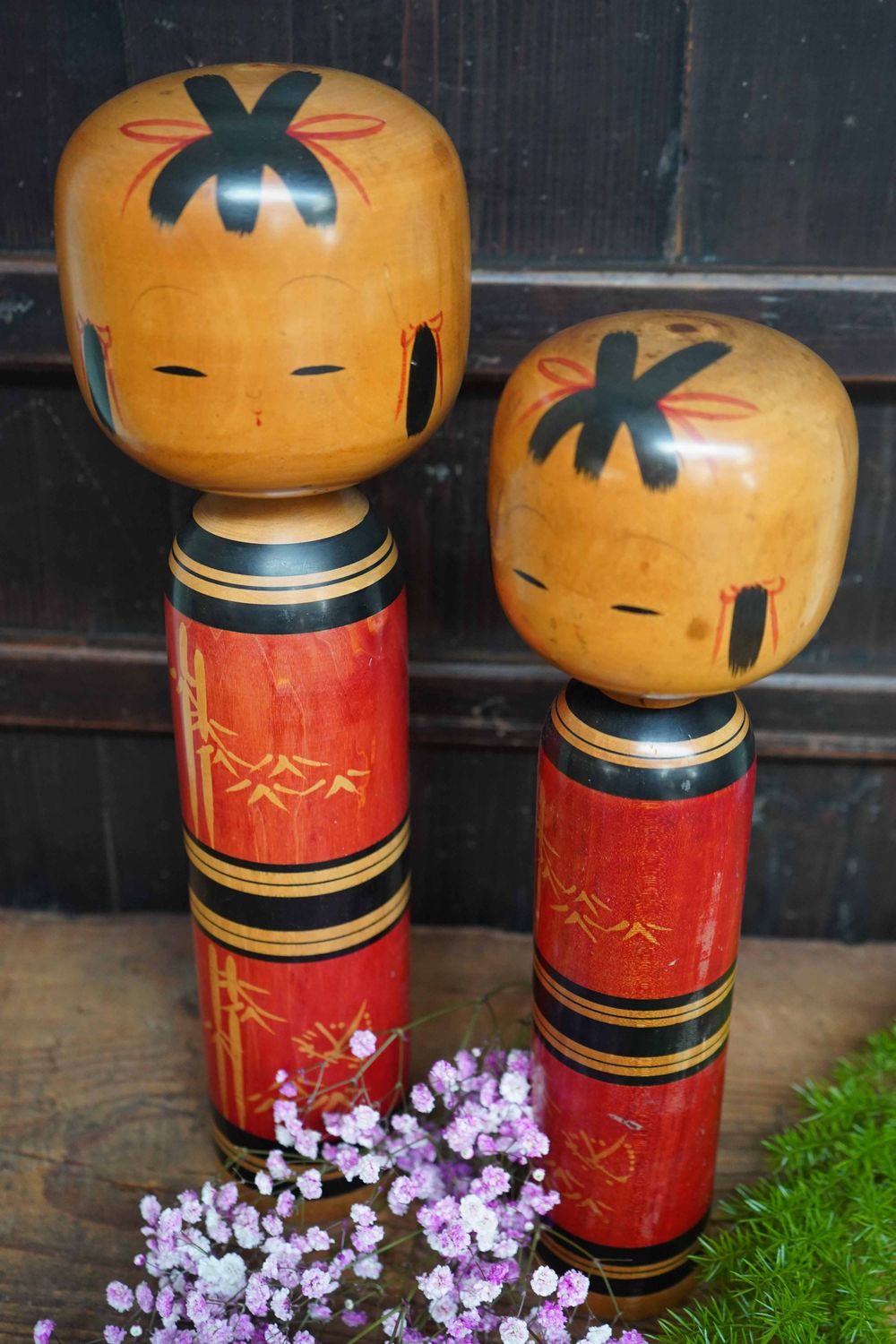 Set van 2 Vintage Traditionele Kokeshi door Kawamura Shoji, 'Bamboe', Japan.