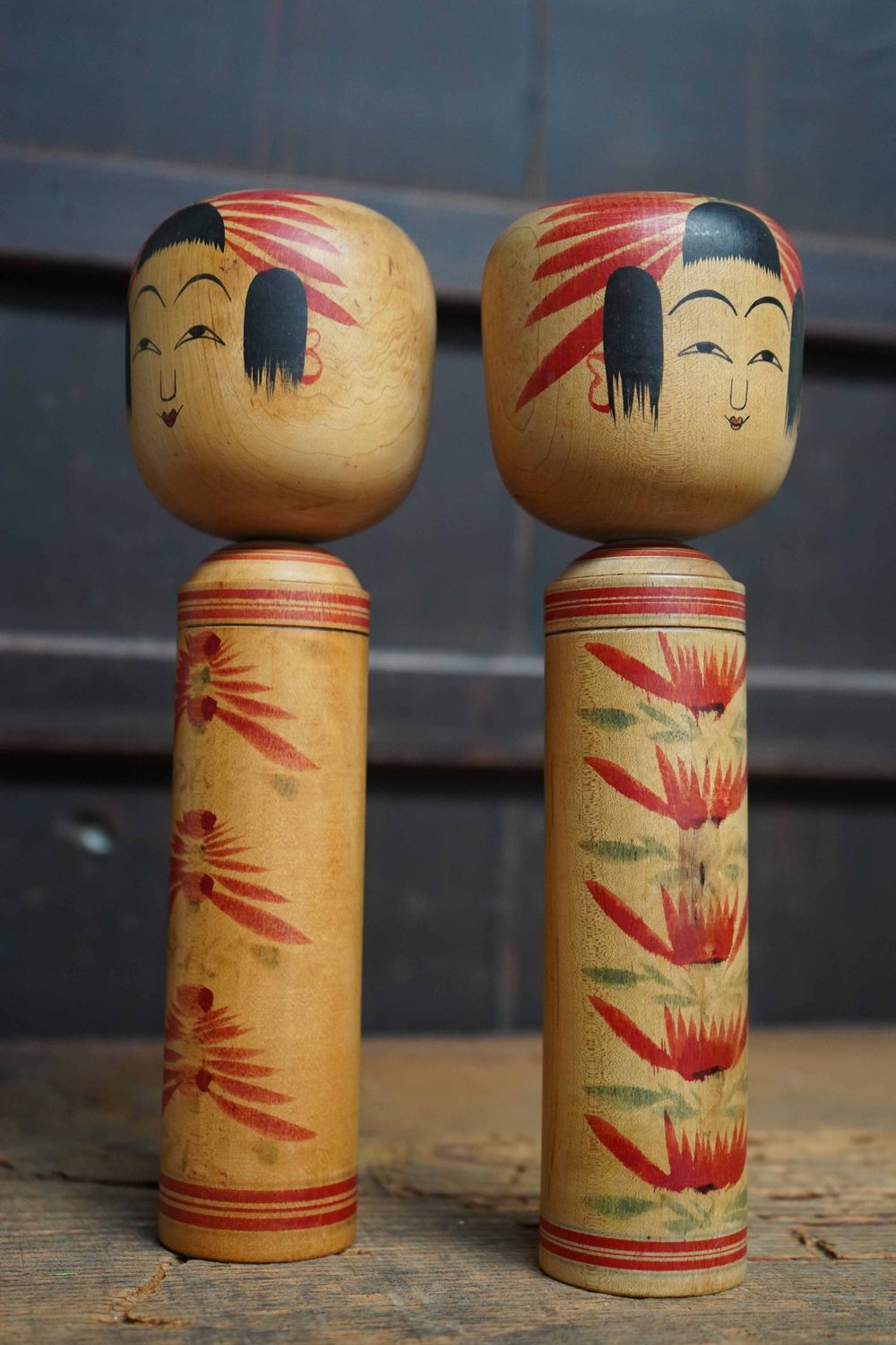 Zeldzame Set Vintage Traditionele 'Hijiori' Kokeshi door Okuyama Kuraji, Japan.