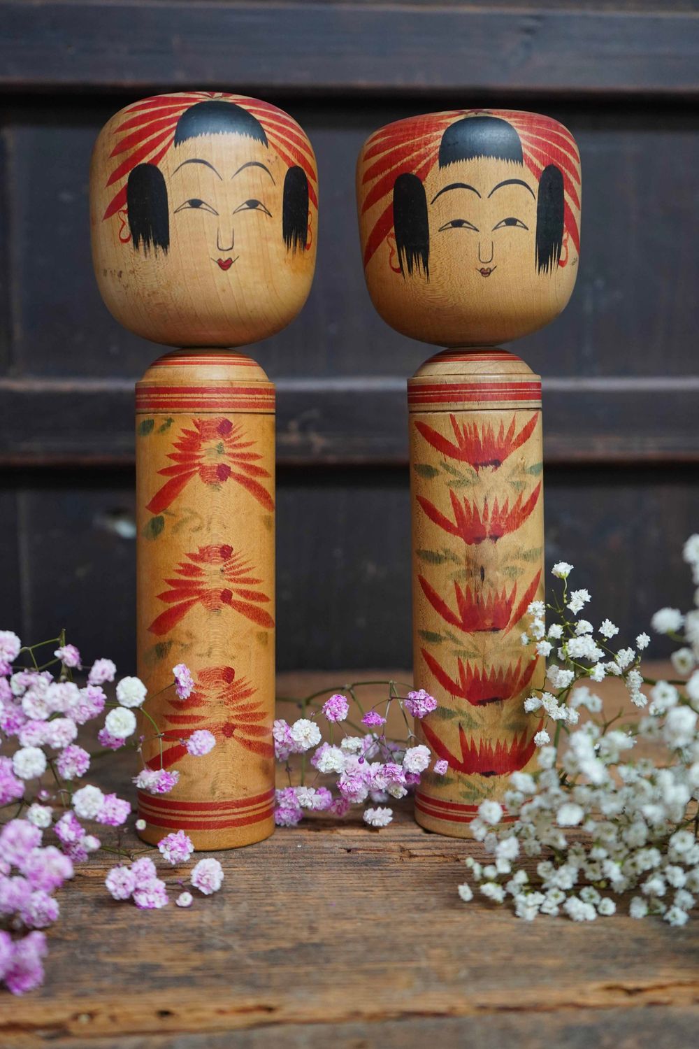 Zeldzame Set Vintage Traditionele 'Hijiori' Kokeshi door Okuyama Kuraji, Japan.