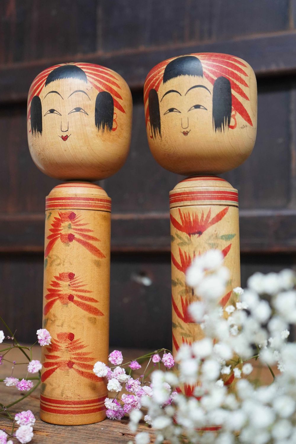 Zeldzame Set Vintage Traditionele 'Hijiori' Kokeshi door Okuyama Kuraji, Japan.