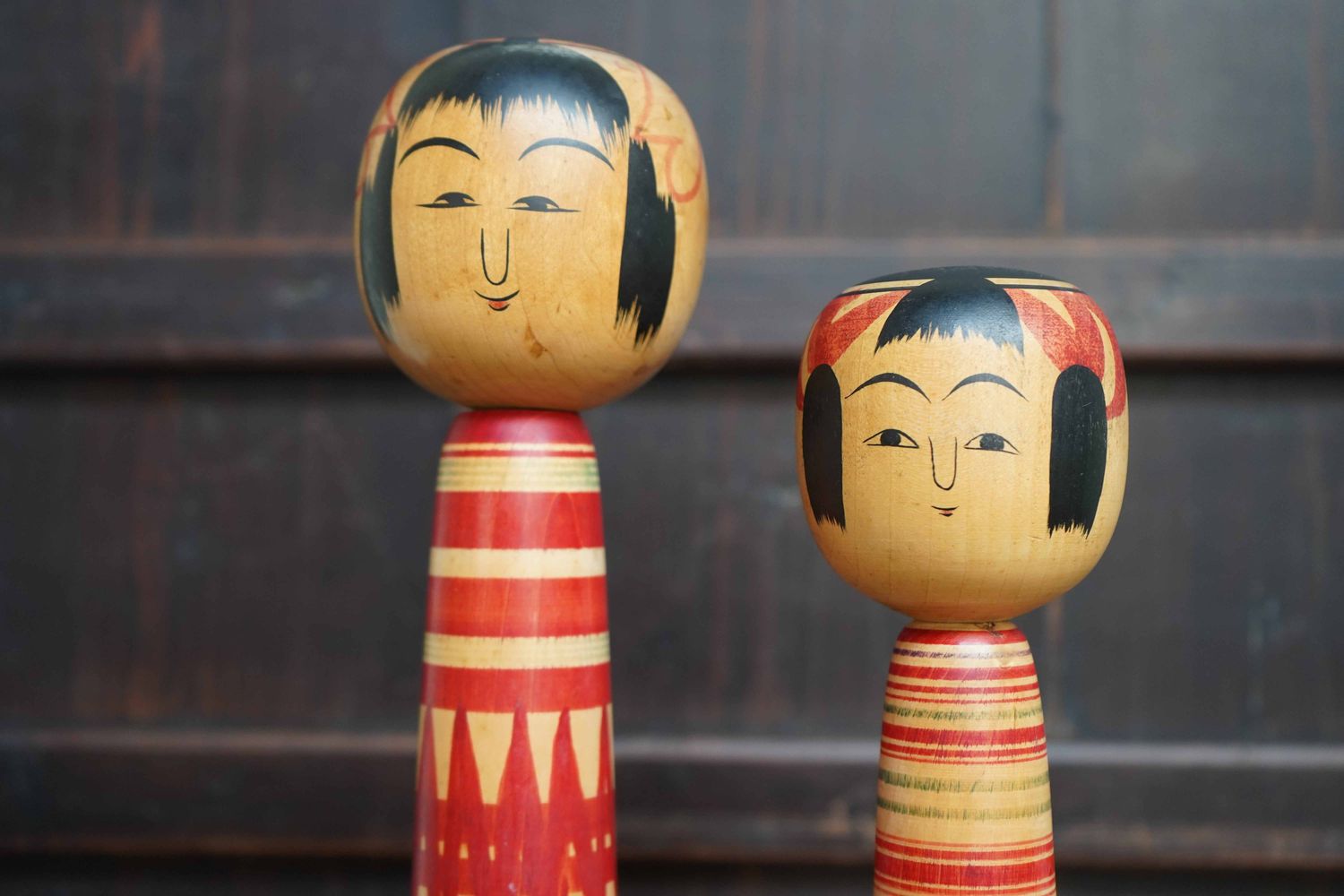 Set Vintage Traditionele 'Tsuchiyu' Kokeshi door Imaizumi Genji en Watanabe Sadami, Japan.