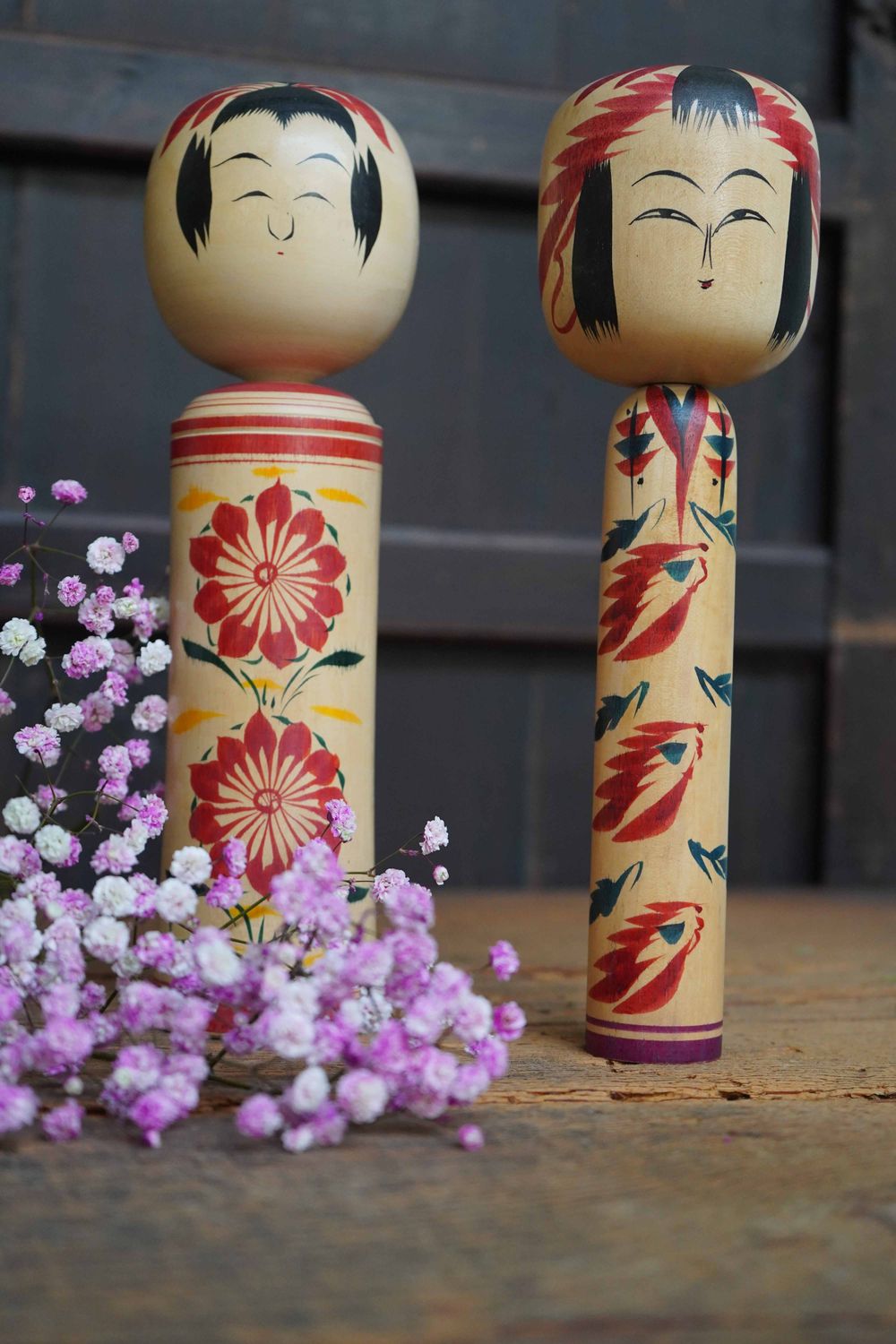 Set van 2 Vintage Traditionele Kokeshi, Japan.