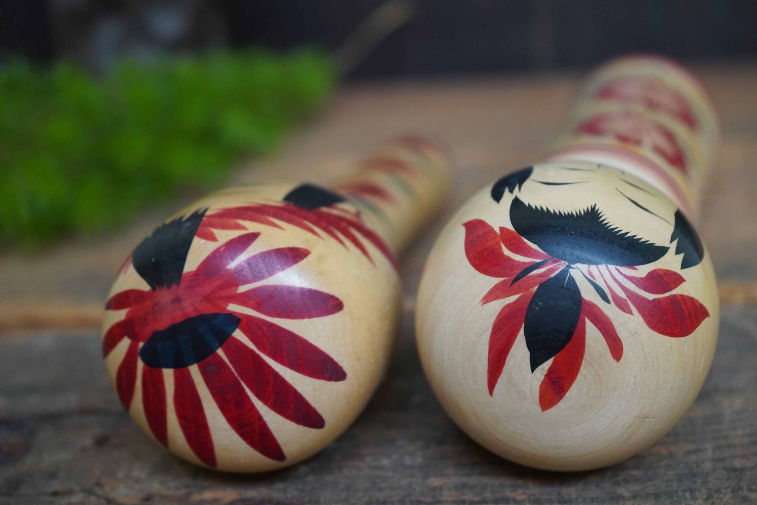 Set van 2 Vintage Traditionele Kokeshi, Japan.