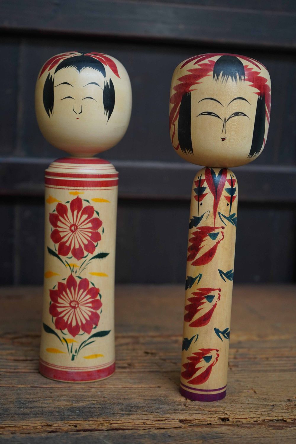 Set van 2 Vintage Traditionele Kokeshi, Japan.