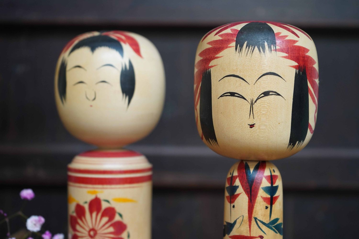 Set van 2 Vintage Traditionele Kokeshi, Japan.