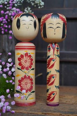 Set van 2 Vintage Traditionele Kokeshi, Japan.